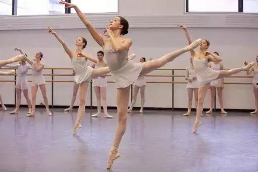 成人简单舞蹈视频火爆全球,成人简单舞蹈视频引领潮流