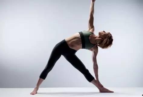 成人压胯技巧动作视频,跟随动作视频轻松掌握成人瑜伽核心动作