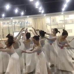 学跳舞成人女孩好吗视频,成人女孩学跳舞的美丽蜕变之旅