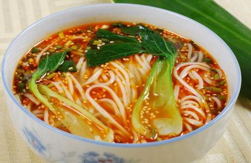 成人吃酸汤面叶视频,成人美食新体验，酸辣鲜香，回味无穷