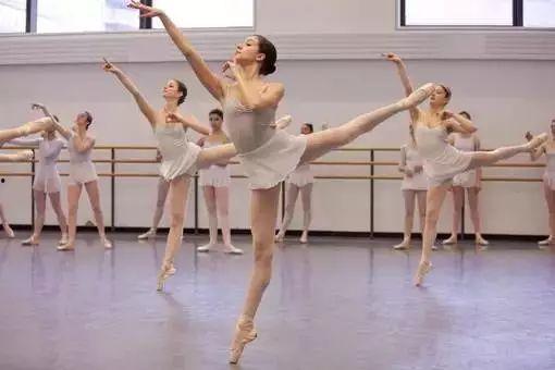 简单的成人舞蹈技巧视频,跟随舞蹈视频掌握成人舞蹈基础技巧