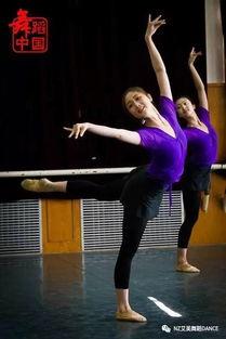 成人班形体舞蹈视频,形韵飞扬——成人班形体舞蹈风采展示