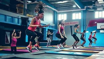 男生成人蹦床游戏视频