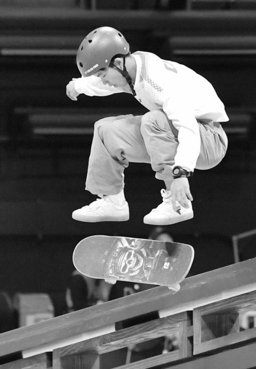 成人男性玩滑板视频教程,男性成人滑板技巧全解析