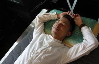 女孩缝针疼哭视频成人,女孩缝针痛哭，见证成长的勇气