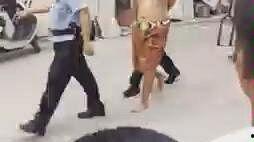 成人摔倒姿势视频,揭秘成人摔倒的常见姿势与预防策略