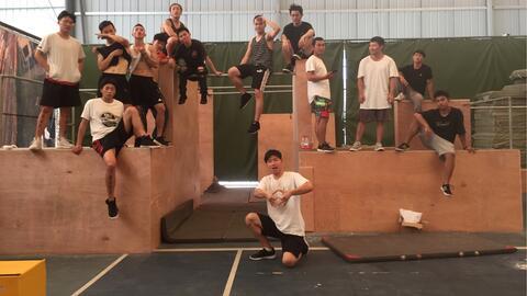 驼背成人怎么锻炼视频大全