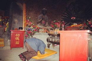 成人祭拜祖宗视频,成人祭祖仪式的深情演绎  第3张